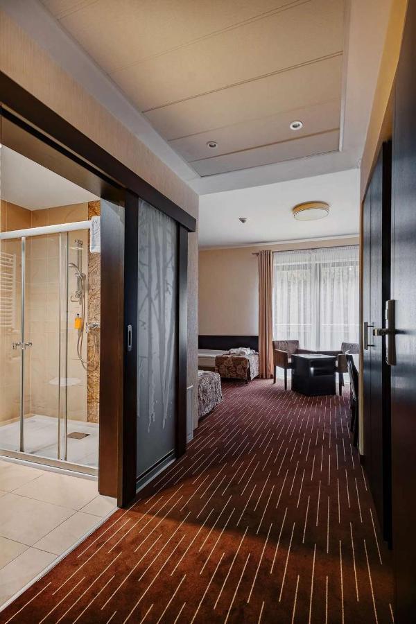 Hotel Uroczysko Cedzyna 외부 사진